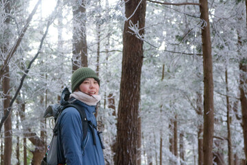 雪山を歩く