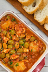 メキシコの伝統的なクリスマス料理　バカラオ・ア・ラ・ビスカイーナ　パンを添えて　 Traditional Mexican Christmas dish Bacalao a la Vizcaína (Bacalao a la Vizcaina) served with pan