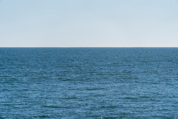 Obraz premium Blue ocean waves and sea water surface horizon with blue sky. Relaxing seascape backgound