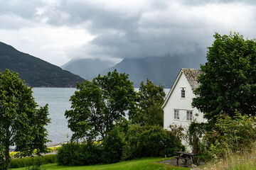 Fototapeta na wymiar Dorf Utne am Hardangerfjord, Norwegen