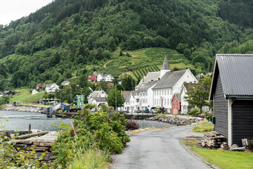 Dorf Utne am Hardangerfjord, Norwegen