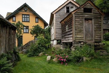 Historisches Dorf Agatunet am Hardangerfjord, Norwegen - 550624179