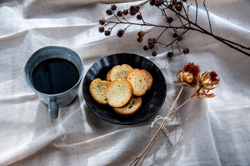 テーブルの上のラスク
