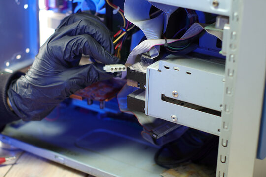 ejecting the molex plug