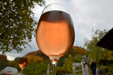 roséwein im glas