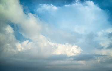 Naklejka premium aerial view of cloudy horizon