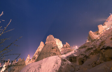 Obraz premium Night sky of capadocia Town in Turkey.