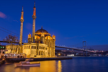 Fototapeta na wymiar Mosque Ortokoy in Istanbul, Turkey.