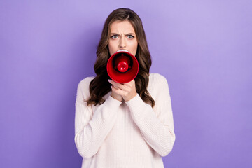 Obraz premium Photo of angry nervous crazy lady shout scream tell give command employees hurry up finish work isolated on purple color background