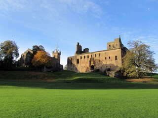 Fototapeta na wymiar St Michael's Church and Linlithgow Palace from the Peel.