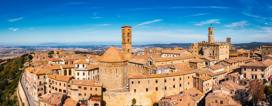 Fototapeta Tuscany, Volterra town skyline, church and panorama view. Maremma, Italy, Europe. Panoramic view of Volterra, medieval Tuscan town with old houses, towers and churches, Tuscany, Italy.