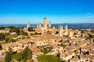 Obraz premium Town of San Gimignano, Tuscany, Italy with its famous medieval towers. Aerial view of the medieval village of San Gimignano, a Unesco World Heritage Site. Italy, Tuscany, Val d'Elsa.