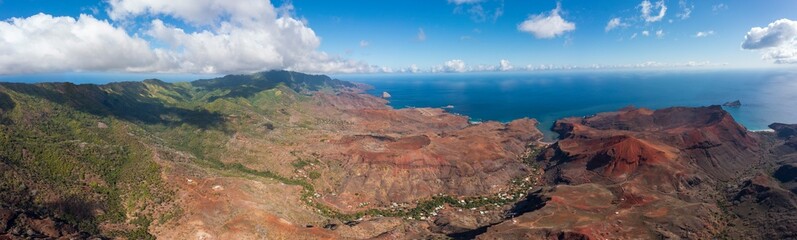 Vue aérienne et panoramic de l'ile de UA HUKA dans l'archipel des marquises en polynesie francaise 
