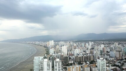 chuva chegando em praia grande