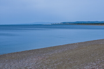 Fototapeta na wymiar Strand bei San Vincenzo im Herbst mit Blick nach Norden