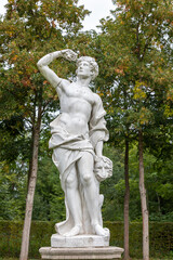 Fototapeta na wymiar Statue in Rheinsberg castle park, Germany