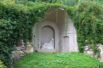 Fototapeta na wymiar Statue in Rheinsberg castle park, Germany