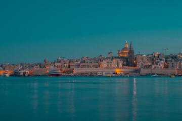 Fototapeta na wymiar Cityscape of Valletta, Malta on an autumn evening in golden hour