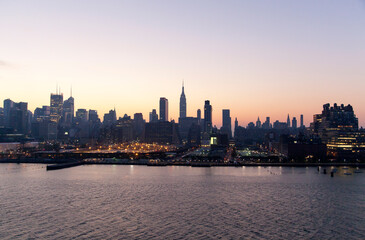 Fototapeta na wymiar New York Panorama Before Sunrise