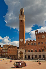 Fototapeta premium Turm in Siena
