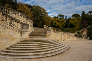 Escaliers du parc romain monuments historiques Nîmes France - obrazy, fototapety, plakaty
