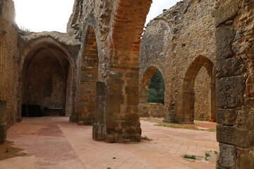 Fototapeta na wymiar Ruines de l'ancienne église Saint Pons, village de Collobrières, département du Var, France