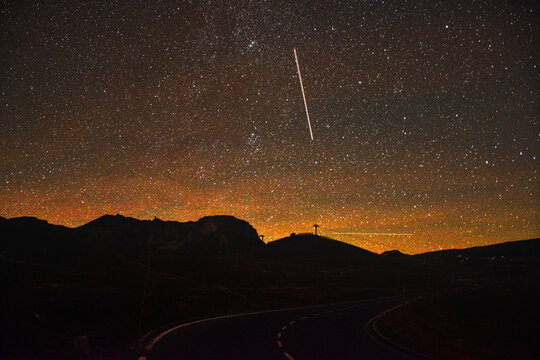 Himmel, Milchstra&szlig;e, Nacht, Sterne, Planeten, Satelliten, Starlink, Andromeda, Andromedanebel, Flugzeug, Leuchtspur, Sonne, Galaxie, Stern, Weltraum, Planeten, Lichtverschmutzung, Dunkel, Dunkelheit, 