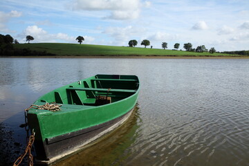 Barque sur le lac de Rochereau (Vend&eacute;e)