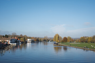 Fototapeta na wymiar Autumn day in River Thames in Henley-on-Thames, United Kingdom, Europe