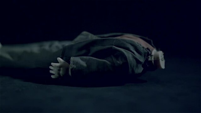 DECAPITATED OLD DOLL HITS THE GROUND AT 180 FPS.  FULL HD.