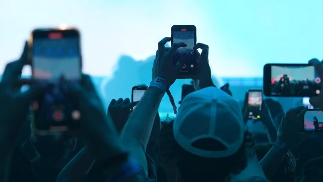 Gig= Stock Videos – 7,338 HD & 4K Footage Clips | Adobe Stock