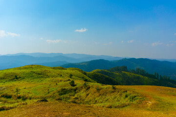 Naklejka premium landscape with sky and mountains view