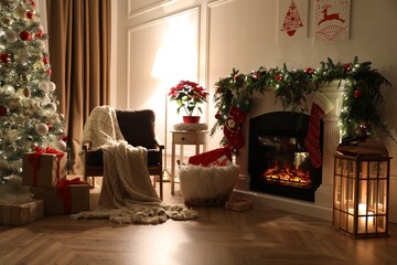 Obraz premium Stylish room interior with fireplace and beautiful Christmas tree