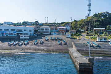 Fototapeta na wymiar 日本の熱海の初島の漁港の風景