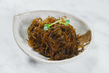 和食器に盛ったもずく