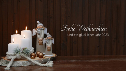 Weihnachtskarte:   Kerzen mit Engeln und Weihnachtsschmuck, mit dem Text frohe Weihnachten und ein...