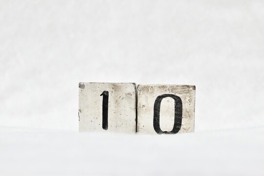 10 calendar date number, white mottled winter background copy space