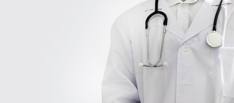 A half-standing doctor, without a face, holding a stethoscope against a white background.stand straight