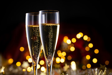 シャンパンでクリスマスを祝う