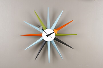 Minimalist artsy and modern cartoonish wall clock