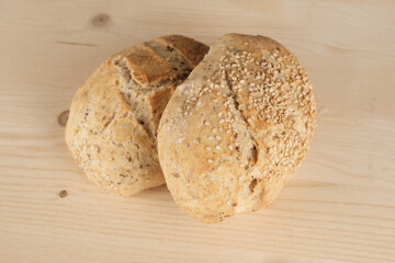 Sesambrötchen - traditionell (handwerklich) gebackene knusprige Brötchen
