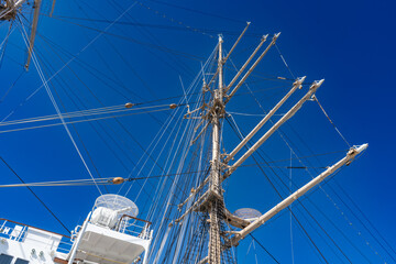 Obraz premium 大型の帆船のマスト