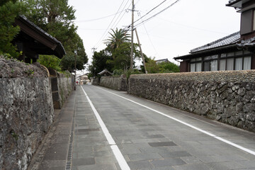 こぼれ石と呼ばれる独特の石垣がある、五島市福江島の武家屋敷