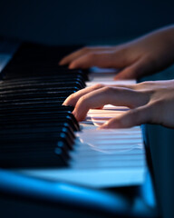 Obraz premium hands of a person playing piano