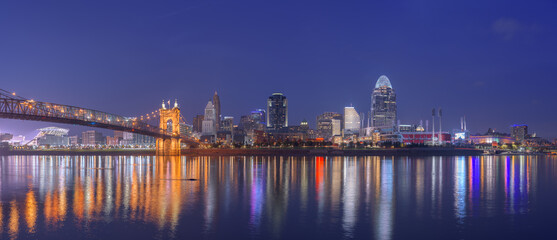 Fototapeta na wymiar Cincinnati, Ohio, USA Downtown Skyline
