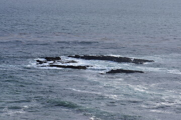 Fototapeta premium waves on a rock