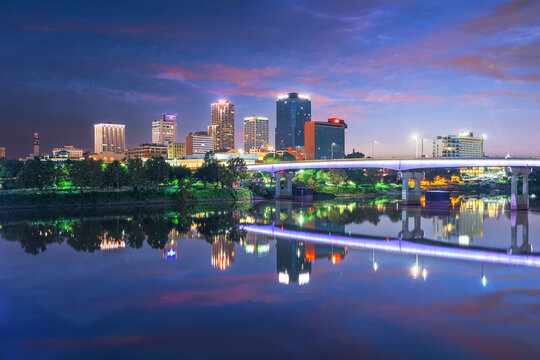 Little Rock, Arkansas, USA downtown skyline on the Arkansas River