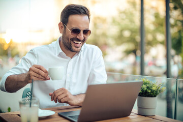 Businessman work in cafe