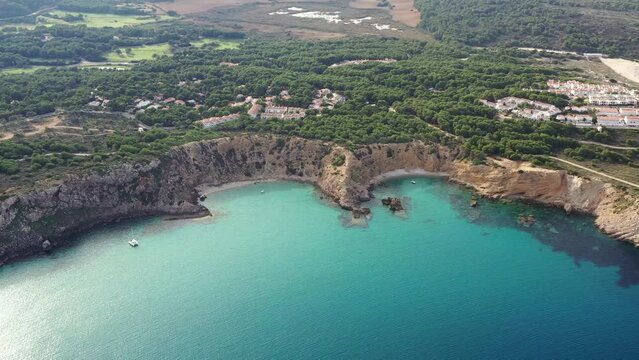 Espagne, sur l'&icirc;le de Minorque, le port naturel d'Addaia et plage d'Arenal d'en Castell