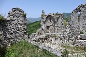 Mercato San Severino - Resti della prima cinta muraria del Castello Sanseverino